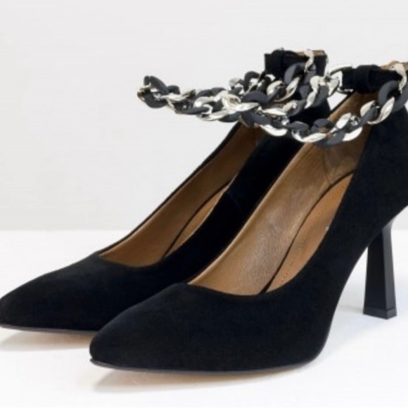 Classic suede shoes with chain - Picture 2 of 9